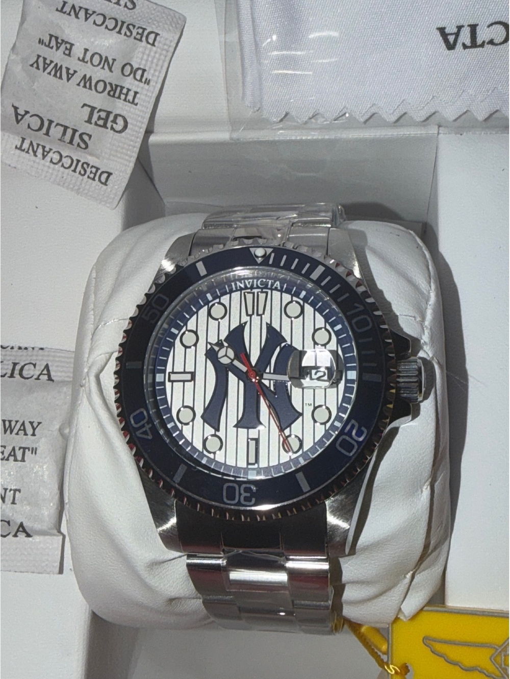 INVICTA PRO DIVER NEW YORK YANKEES EDITION. 43mm SOLD OUT IN STORES! $299